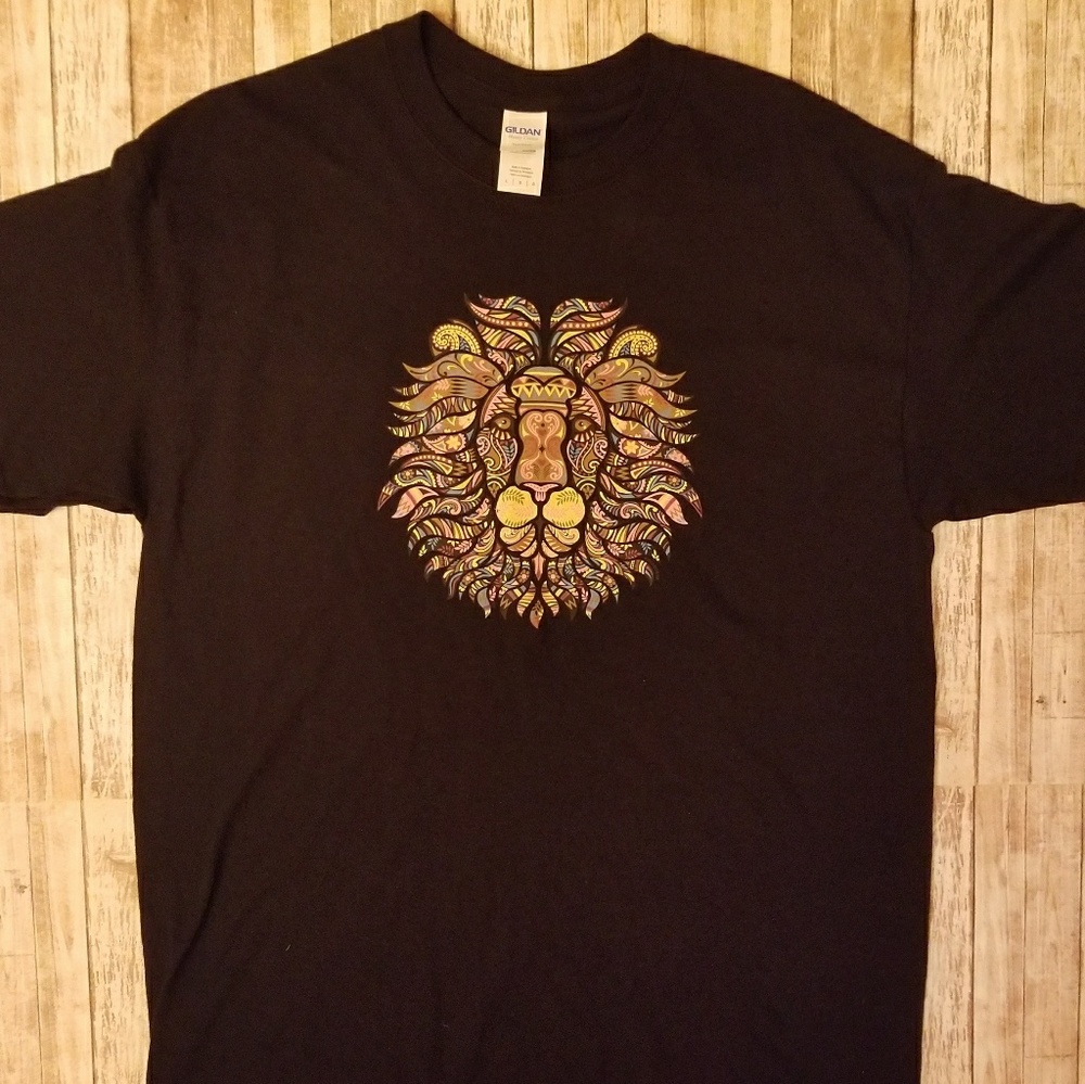 Mosaic Lion Graphic T